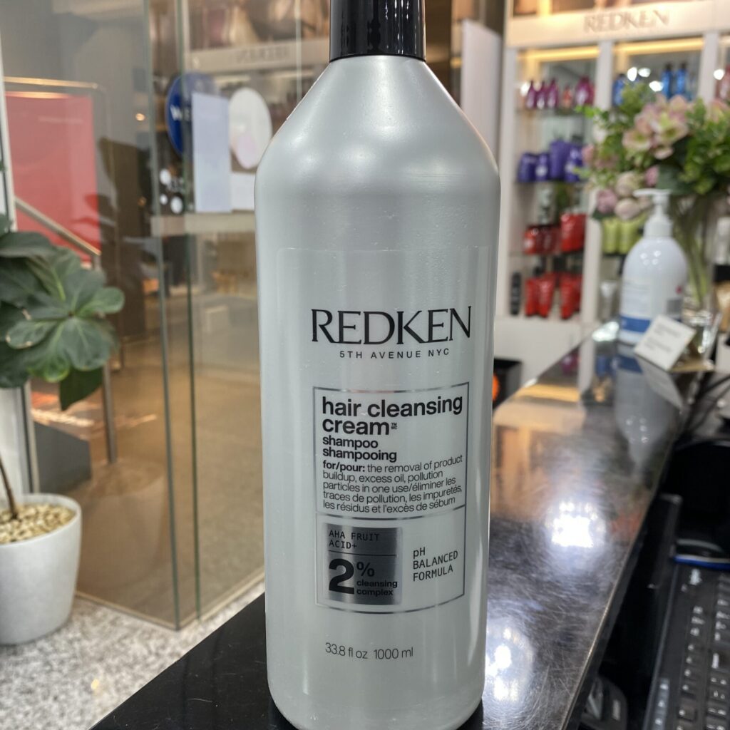 REDKEN HAIR CLEANSING CREAM CLARIFYING SHAMPOO 1L  that removes product build up